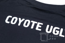 Черные футболки с надписью «COYOTE UGLY»